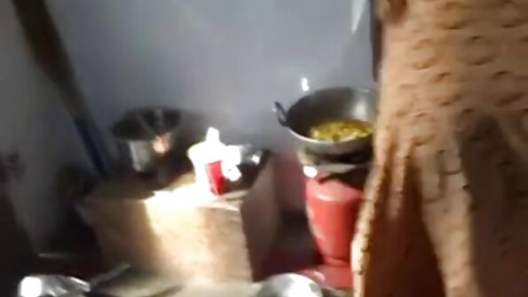 गलिच्छ पोलिस आणि दोन गुन्हेगारांमध्ये एक जंगली त्रिगुट आहे