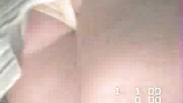 हॉट लेस्बियन उतारून थकले आहेत आणि म्हणूनच ते चोदतात
