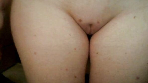यंग ब्लोंड BF चे हार्ड डिक भव्य सावत्र आईसोबत शेअर करते